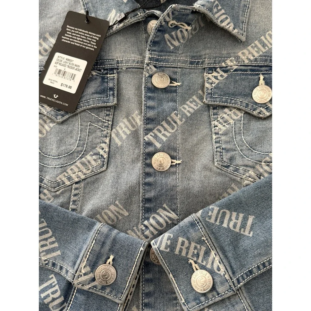NWT True Religion‎ Women Light Wash Blue Allover Logo Trucker Jacket Sz Large
